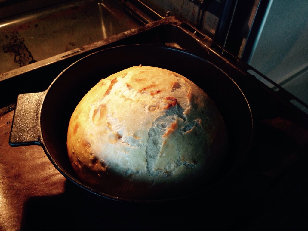 Her mangler brødet at blive bagt 15 min uden låg.